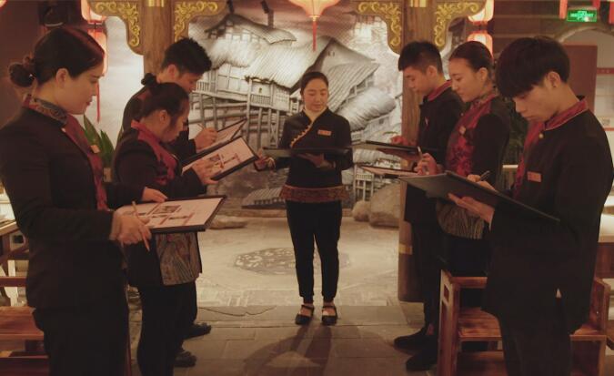 想提高火鍋加盟店利潤，得從培養服務員開始