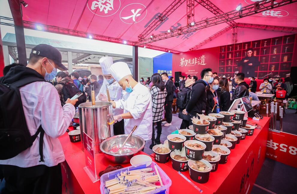 四川人教你如何調制一個正宗的火鍋油碟？