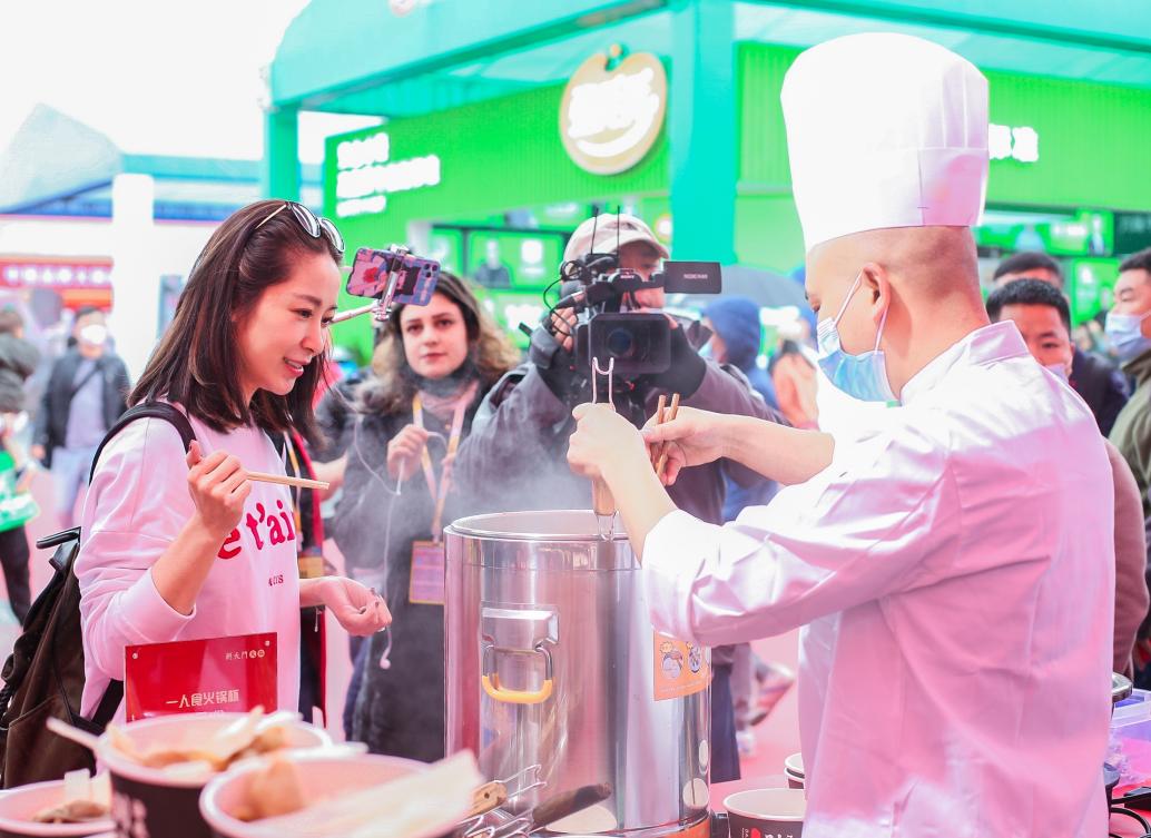 朝天門火鍋培訓(xùn)中心，為加盟店培訓(xùn)專業(yè)化人才！