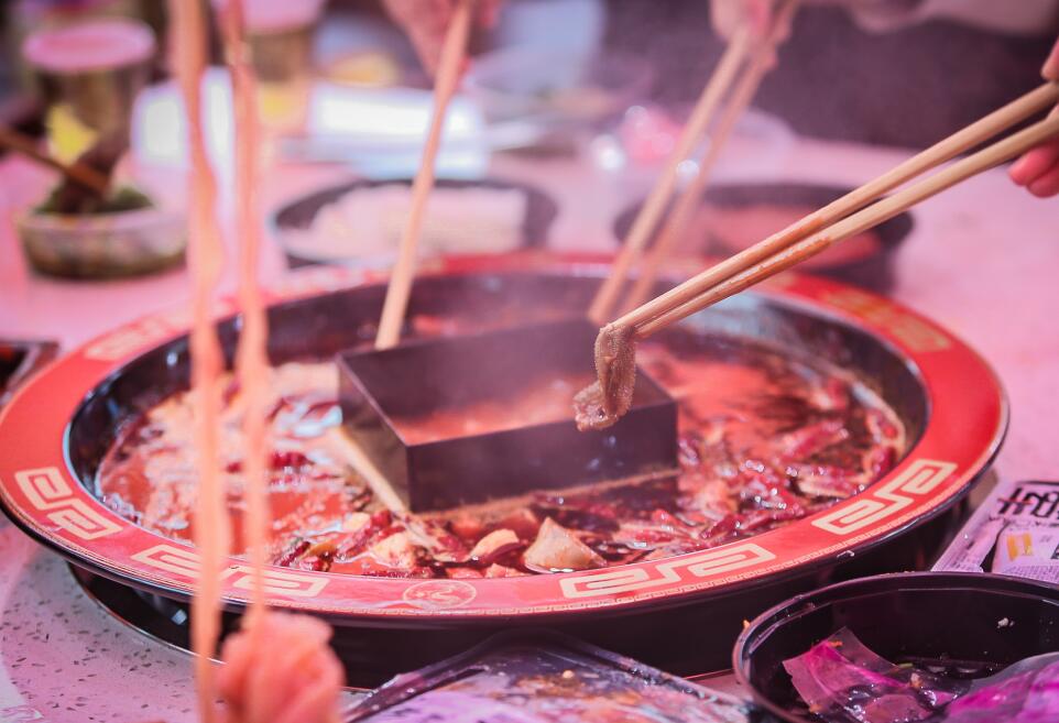 號稱來四川必吃的地標(biāo)火鍋，朝天門讓你不留遺憾！