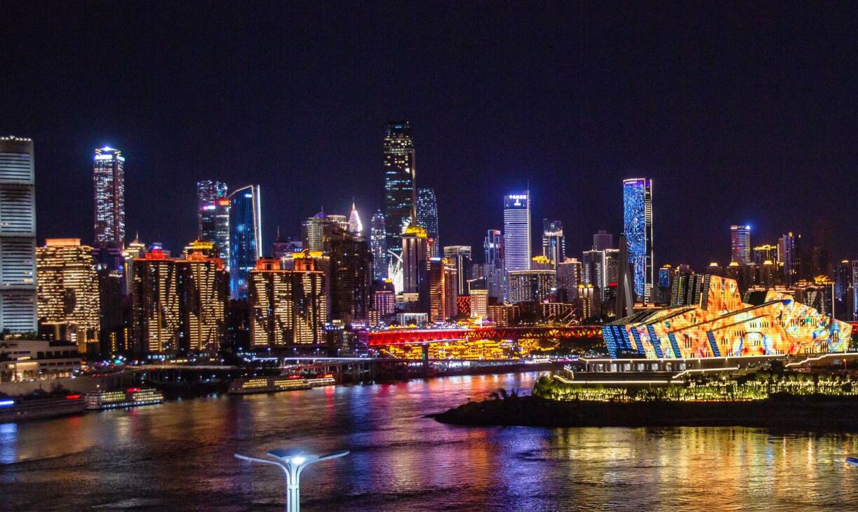 四川土著推薦，逛八一美食街，吃四川老火鍋！