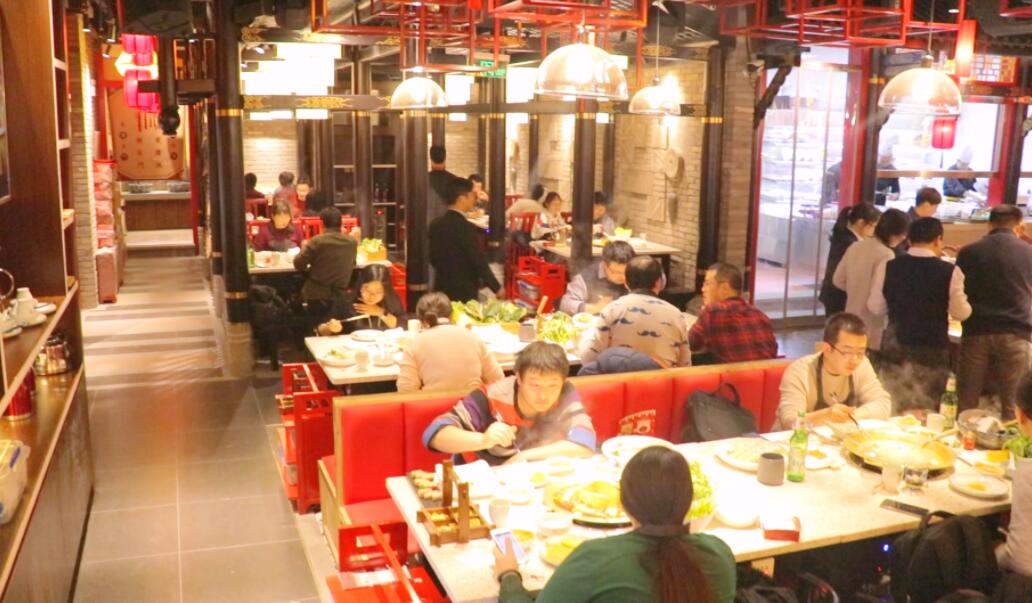 招5個服務員，可以開一家四川火鍋店？